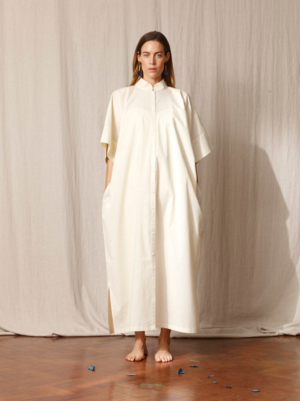 Ethically and responsibly made 100% cotton Women´s shirt with high neck collar